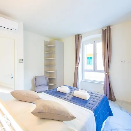 Luxury For 4 Guests With Parking شقة سيستري ليفانتي