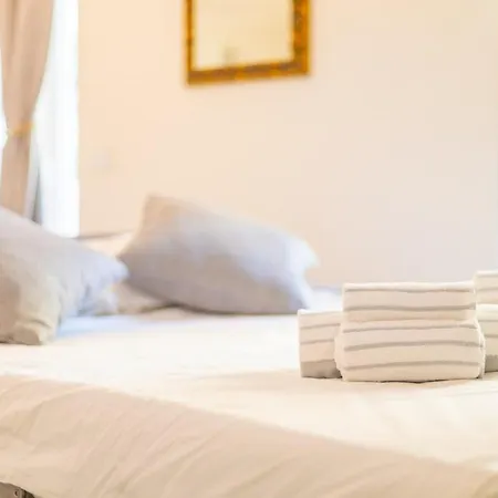 Luxury For 4 Guests With Parking شقة