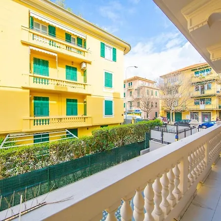 Luxury For 4 Guests With Parking شقة *